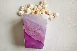 Fioletowe, akwarelowe pudełko na popcorn lub inne słodkości dla gości weselnych. Podziękowanie dla gości weselnych, ślubnych.