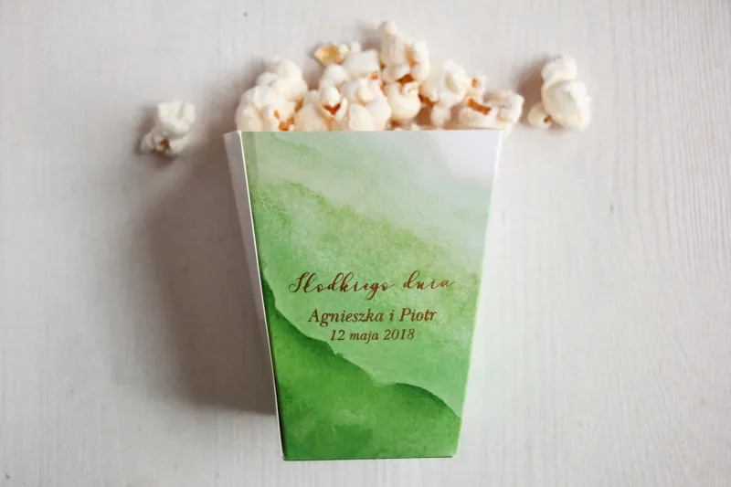 Zielone, akwarelowe pudełko na popcorn lub inne słodkości dla gości weselnych. Podziękowanie dla gości weselnych, ślubnych. Zielone, akwarelowe pudełko na popcorn lub inne słodkości dla gości weselnych. Podziękowanie dla gości weselnych, ślubnych.