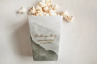 Szare, akwarelowe pudełko na popcorn lub inne słodkości dla gości weselnych. Podziękowanie dla gości weselnych, ślubnych.