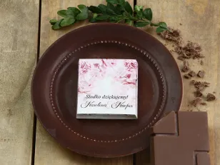 Danke an die Hochzeitsgäste in Form von Milchschokolade, Deckblatt mit Grafiken von kühlen Nelken