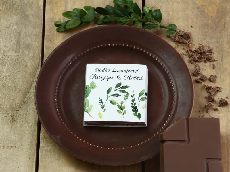 Dank der Hochzeitsgäste in Form von Milchschokolade, Verpackung mit grüner Blattgrafik im grünen Stil