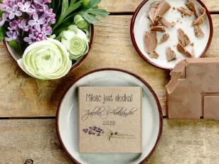 Danke an die Hochzeitsgäste in Form von Milchschokolade, Deckblatt mit Lavendelgrafik.
