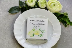 Danke an die Hochzeitsgäste in Form von Milchschokolade, Deckblatt mit leuchtend gelben Rosen
