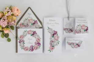 Hochzeitseinladungs-Probierset mit silbernen Inschriften und Pfingstrosen und lila Blume