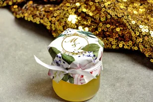 Glas Honig - ein süßes Dankeschön an die Hochzeitsgäste. Mütze mit vergoldeten Initialen