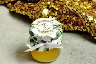 Glas Honig - ein süßes Dankeschön an die Hochzeitsgäste. Mütze mit vergoldeten Initialen.