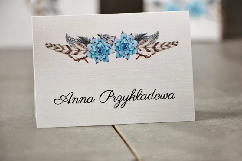 Winietki na stół weselny, ślub - Pistacjowe nr 21 - W stylu boho, błękitne sukulenty i pióra Winietki na stół weselny, ślub - Pistacjowe nr 21 - W stylu boho, błękitne sukulenty i pióra