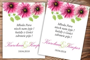 Selbstklebende Etiketten für Hochzeitsflaschen mit einem intensiv rosa Gerbera-Motiv
