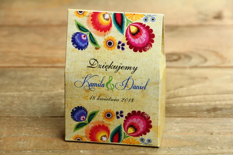 Folk Box für Süßigkeiten als Dankeschön an die Hochzeitsgäste. Grafik mit einem Ausschnitt von Łowicz. Folk Box für Süßigkeiten als Dankeschön an die Hochzeitsgäste. Grafik mit einem Ausschnitt von Łowicz.