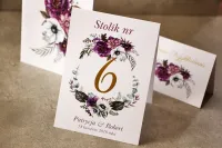 Złocone numerki na stół weselny | Fioletowe Kwiaty | Cykade