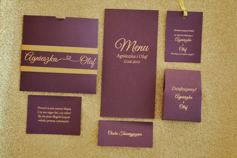 Zaproszenia na ślub z ozdobnym złoceniem i brokatowym papierem | Fioletowa elegancja