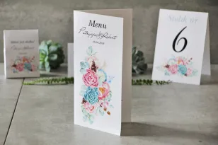 Menu weselne na stół, dodatki ślubne - Kompozycja w stylu boho z sukulentami i różowymi piwoniami