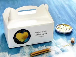 Vergoldete Hochzeitstortenbox. Herz aus Gold vor dem Nachthimmel - Mondnacht Nr. 3