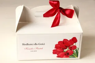 Schachtel für Hochzeitstorte mit roten Tulpen.