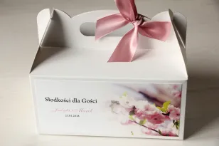 Pudełko na Ciasto weselne z gałązką kwitnącej wiśni.
