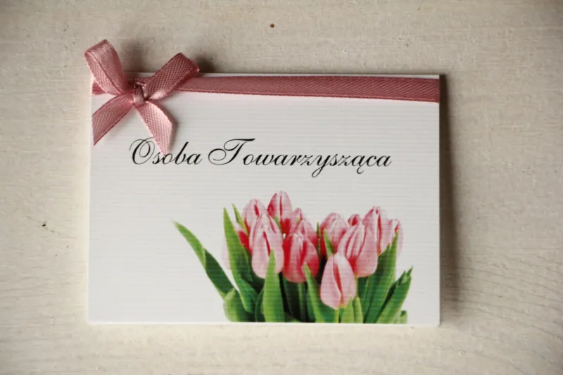 Hochzeitsvignetten für den Hochzeitstisch mit rosa Tulpen.