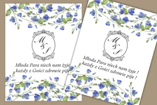 Selbstklebende Etiketten für Hochzeit und Hochzeitsflaschen. Subtiles Muster mit winzigen blauen Vergissmeinnicht