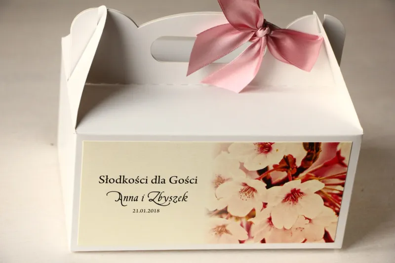 Kwiatowe Pudełko na Ciasto weselne, grafika z kwitnącą wiśnią