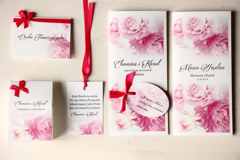 Ślubne Zaproszenia z motywem piwonii i elegancką przywieszką | Zaproszenia ślubne z różowymi kwiatami