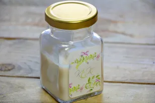 Kerzen - Dank und Geschenke für Hochzeitsgäste. Zartes Muster mit pastellfarbenen Veilchen in hellrosa Farben