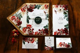 Botanische Hochzeitseinladungen aus einer Karte mit burgunderfarbenen und burgunderfarbenen afrikanischen Gänseblümchen
