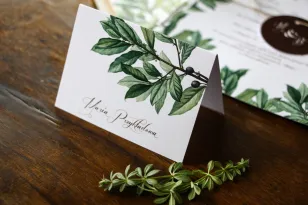 Winietki ślubne, wizytówki z personalizacją na stół weselny z motywem gałązek oliwki, projekt utrzymany w stylistyce greenery