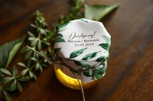 Süßes Dankeschön an die Hochzeitsgäste in Form von Gläsern mit Honig mit dem Motiv Olivenzweige