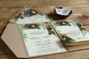 Umweltfreundliche Hochzeitseinladungen mit lila Astern und Farnzweigen
