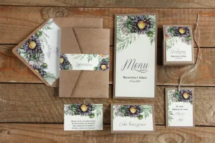 Ekologiczne zaproszenia ślubne z astrami w odcieniach fioletu oraz gałązkami paproci wraz z dodatkami