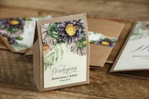 Ekologiczne Pudełeczko na słodkości jako podziękowania dla gości weselnych - Grafika z astrami w odcieniach fioletu