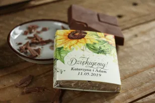Podziękowanie dla gości weselnych w postaci mlecznej czekoladki, owijka ze słonecznikiem