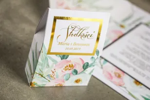 Schachtel für Süßigkeiten mit Vergoldung, dank Hochzeitsgästen - Subtiles Muster mit rosa und weißen Pfingstrosen