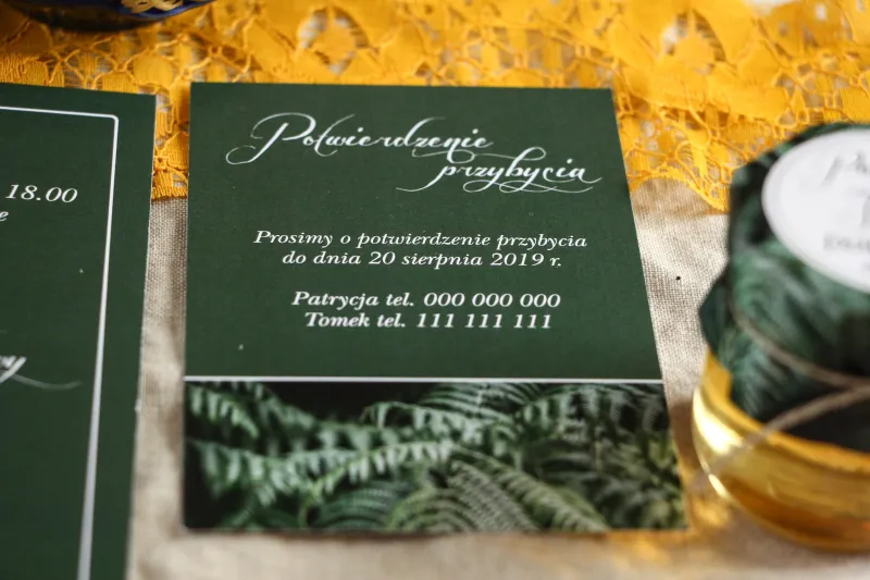 Bilecik do botanicznych zaproszeń ślubnych. Kolor zielony