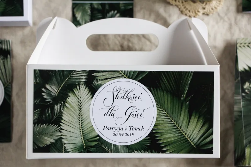 Podziękowanie dla gości weselnych, prostokątne pudełka na ciasto w stylu Botanicznym - Grafika z liśćmi bananowca Podziękowanie dla gości weselnych, prostokątne pudełka na ciasto w stylu Botanicznym - Grafika z liśćmi bananowca