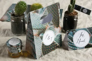 Eine Dankeschön-Tasche für Gäste. Botanisches Muster mit Kaktus