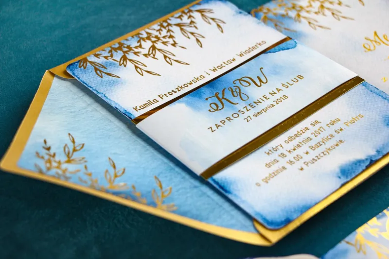 Złote Zaproszenia Ślubne, niebieski z owijką z papieru złotego lustrzanego