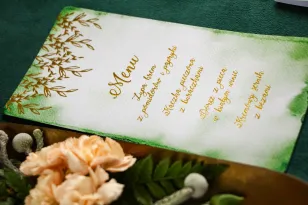 Zielone Menu ślubne z bogatym złoceniem. Dodatki na stół weselny.