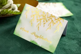 Zielone Winietki ślubne ze złoceniem. Wizytówki na stół weselny