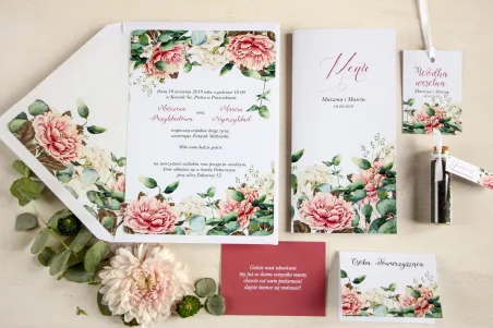 Białe zaproszenia ślubne z dodatkiem różowych i białych piwonii - zestaw próbny