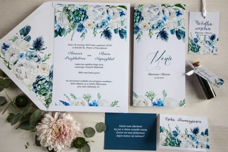 Stylowe Zaproszenia na Ślub w kolorze niebieskim z białymi różami