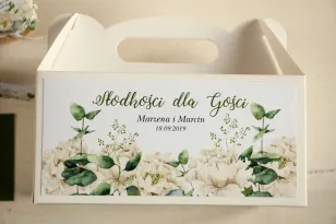 Prostokątne pudełko na Ciasto Weselne, podziękowania dla gości. Grafika w stylu greenery z białymi piwoniami