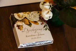 Danke an die Hochzeitsgäste in Form von Vollmilchschokolade, Deckblatt mit botanischem Strauß im Vintage-Stil
