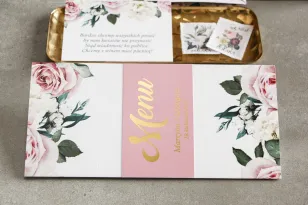 Różowe Menu weselne w stylu glamour z różami i białymi piwoniami oraz złoceniem na okładce