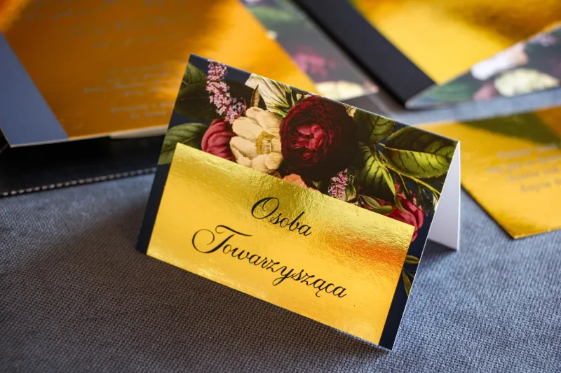 Złocone Winietki ślubne w stylu Glamour. Granatowa grafika z dodatkiem bukietu burgundowych i różowych kwiatów Złocone Winietki ślubne w stylu Glamour. Granatowa grafika z dodatkiem bukietu burgundowych i różowych kwiatów