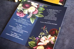 Złocone Menu weselne, granatowa grafika z dodatkiem bukietu burgundowych i różowych kwiatów - Wnętrze