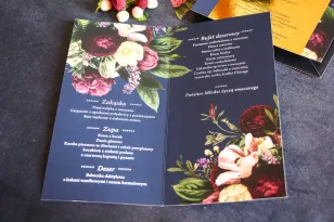Złocone Menu weselne, granatowa grafika z dodatkiem bukietu burgundowych i różowych kwiatów