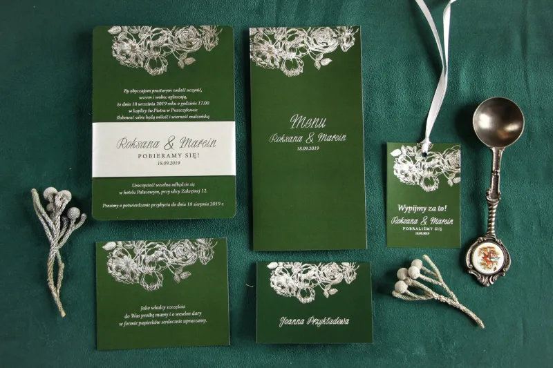 Zestaw próbny: Eleganckie zielono – srebrne zaproszenia ślubne w stylu glamour ze srebrną, perłową opaską