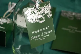 Zielono – Srebrne zawieszki na butelki weselne ze srebrzeniem w stylu Glamour.