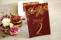 Eleganckie Numery na Stół Weselny Bordo Złoto | Szafir