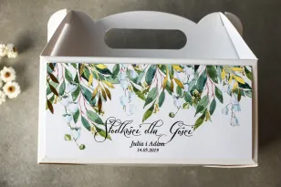 Biało - zielone pudełko na ciasto weselne z konwalią i złoconymi gałązkami w stylu glamour
